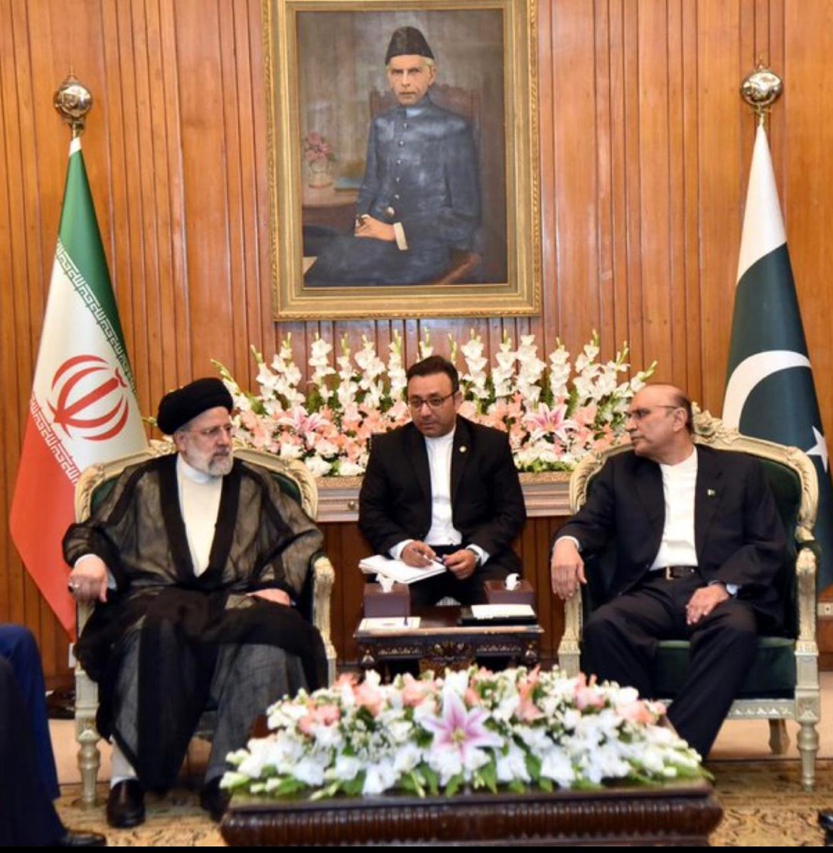 President Asif Ali Zardari and the visiting Iranian President, Dr Seyyed Ebrahim Raisi, held a meeting, at Aiwan-e-Sadr     ❤❤ @AsifAliZerdari