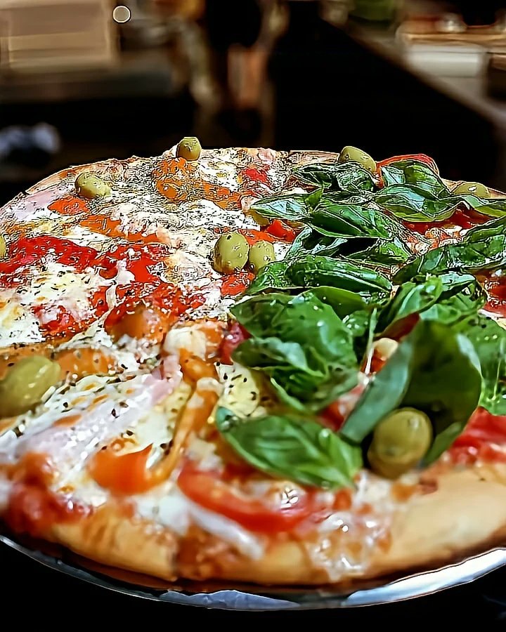 - ¿Conocés una Pizzería tremenda en el Off Corrientes? - Ni idea maestro, fíjese por Lavalle y San Martín. - Gracia'. - No gracia' a vo'.