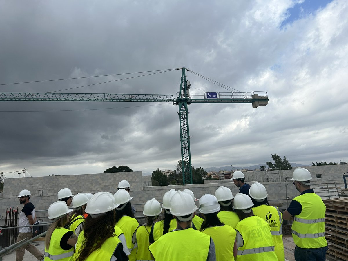 EdificaOrihuela's tweet photo. Hoy hemos cambiado ¡el aula por la obra! De visita al CEIP N°4 en Almoradí.
Agradecer al Ayto y a la empresa constructora su colaboración. #EstructuraHA #Planos #Hormigón #ArmaduraPasiva #CodigoEstructural https://t.co/nfhDL4VFTH
