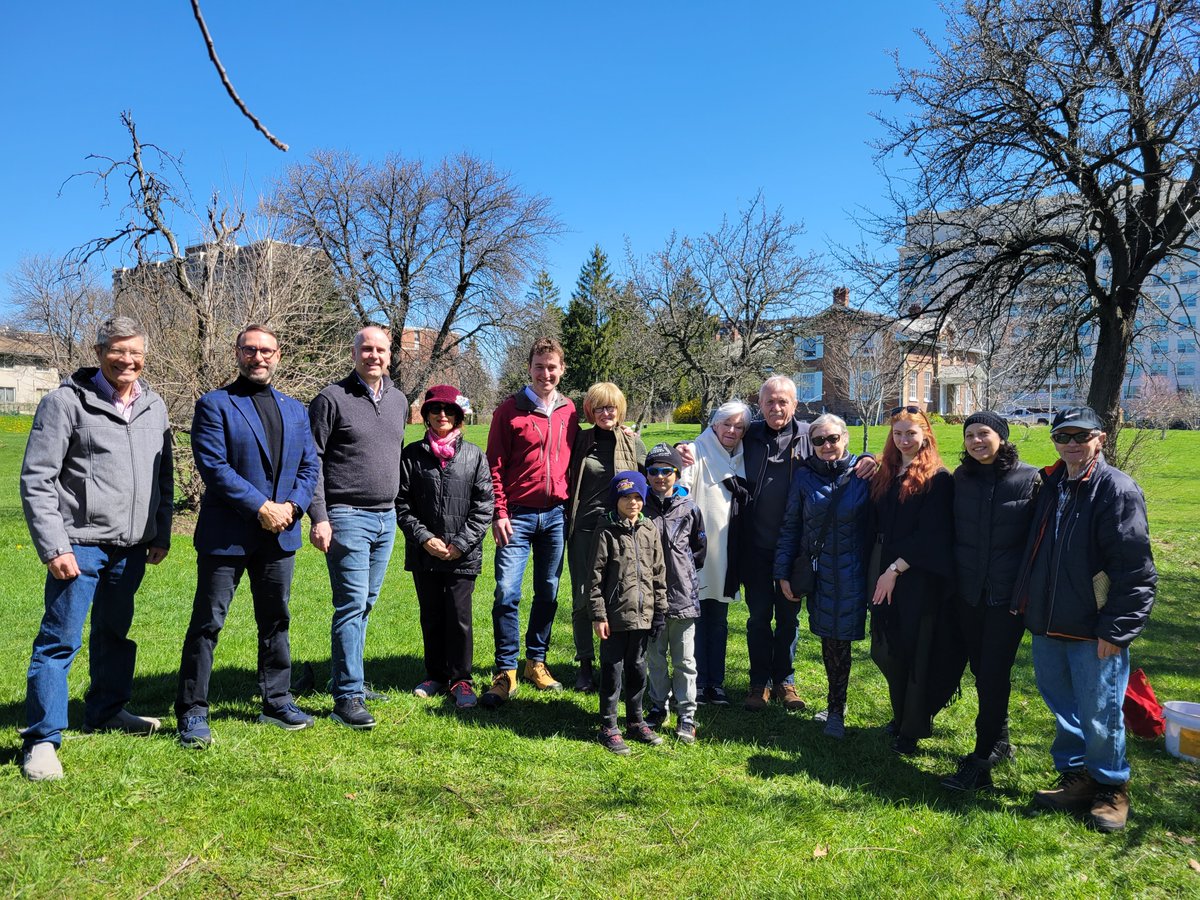 Celebrating Earth Day by planting trees at Applewood Shaver House with Johann Fisch 🌳🌍. Climate change is the existential crisis of our time, and it's on us to protect our planet for future generations. Learn how you can help: earthday.ca #EarthDay #ClimateAction