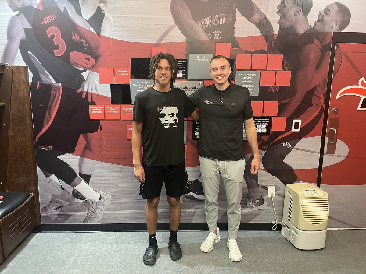 After a great workout and speaking with @CoachHud25 I am blessed to receive an offer from SouthEastern University! @SEUFireMBB
#FireFamily
#FuelTheFire