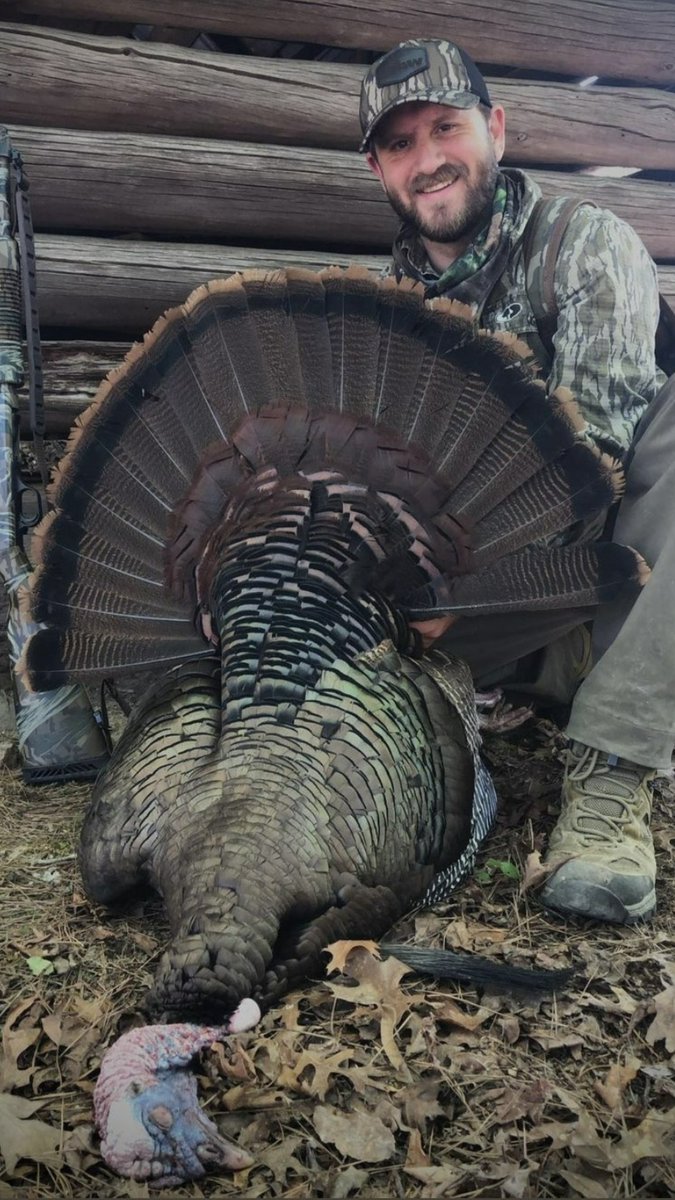 Congrats to our buddy Haynes from North American Whitetail who just got his first Old Dominion gobbler. Great bird Haynes, way to go! 

#ITSINOURBLOOD #hunting #outdoors #wildturkey #turkeyseason #turkeyhunting #turkeyhunter