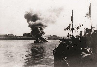 #OTD 1918 Operation Z-O began: raids on the German held harbours of Zeebrugge and Ostend, Belgium which aimed to block the canals linked to Bruges - 12 Kiwis earned awards for gallantry ow.ly/eOTq50Euzhq…/…/battle-of-zeebrugge-and-ostend/ #NZNavy #WW100nz