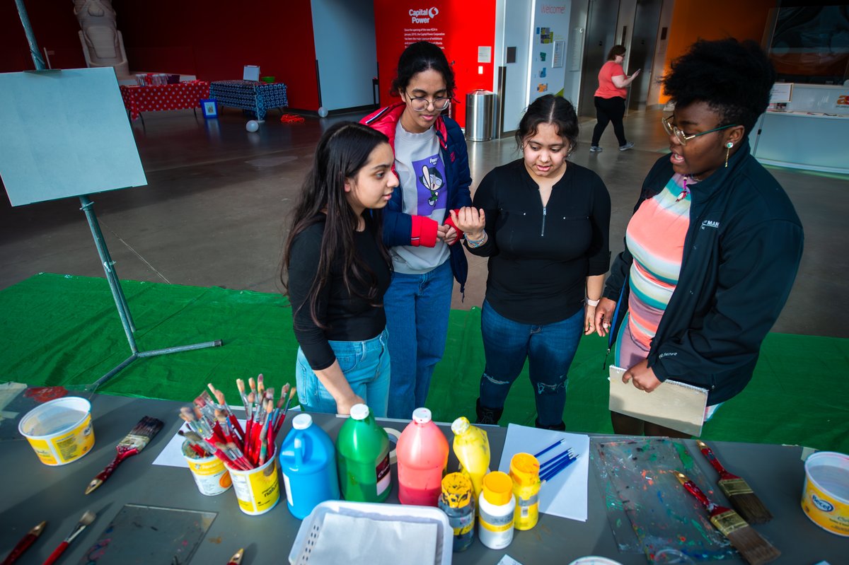 Hey teens – looking for an art experience like no other? Join our Weekend Art Class starting May 4, and create stylistic portraits: bit.ly/3VXYrq3

#TeensArt #YourAGA #YegDT #YegArt