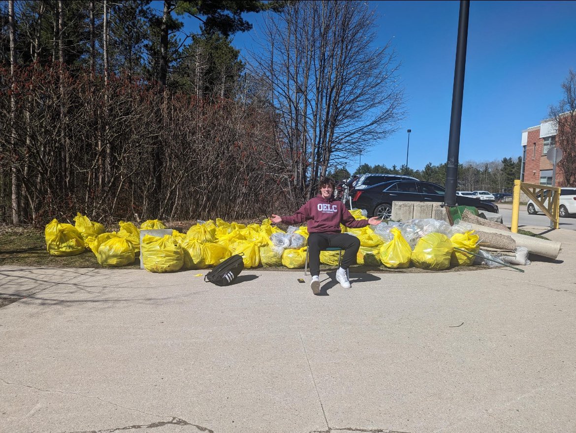 We’re so proud of our Kodiaks today who completed our annual #springintoclean on Earth Day! Thank you to Ms Yersh and <a href="/MccarthyChappel/">Christine Chappel-McCarthy</a> and our Student Council for organizing this huge clean up - our school looks amazing! <a href="/jeremy_oxley/">Jeremy Oxley</a> <a href="/BCSSnews/">BCSSnews</a> <a href="/cityofbarrie/">The City of Barrie</a> <a href="/SCDSB_Schools/">Simcoe County District School Board</a>