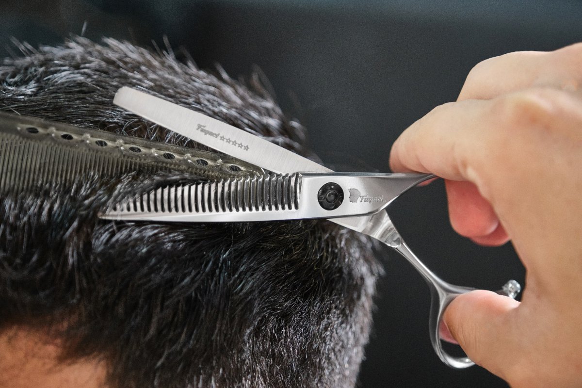 🌟 Shear Brilliance at Your Fingertips! 🌟 Super Thinning Shears cut with unmatched excellence. ✂️👌

Razor-sharp precision, comfort in every snip. 🖐️💇‍♂️ #ShearPerfection #StylistEssentials #SmoothCutting #HairTools