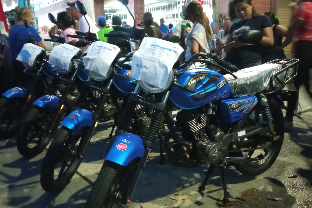 CEYaracuy's tweet photo. El municipio Sucre fue el escogido para desarrollar la jornada número 17 del Gobierno de Calle ejecutado por el Ejecutivo regional, dónde se entregaron los recursos para ejecutar 39 proyectos de manos del Poder Popular organizado. #Yaracuy https://t.co/2DezF4g7cM