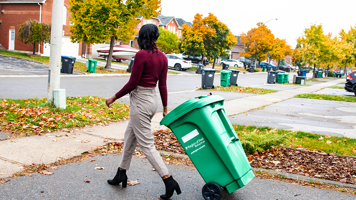 Happy Earth Day Peel! Here’s what you can do to create a sustainable community: 🥦 Throw leftover food items in your green bin 👕 Reuse or donate items ♻️ Clean recyclables before disposing 📲 Use the waste sorter tool to dispose of items correctly ow.ly/8j7w50Rlx9c