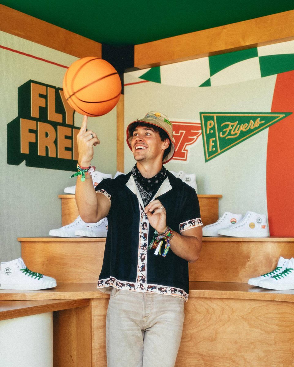 bokehinc's tweet photo. The real life manifestation of the new P.F. Flyers brand refresh. Some images from the recent #REVOLVEfestival pop-up in Palm Springs ☀️🌴👟 https://t.co/w5SkcpJ7Av
