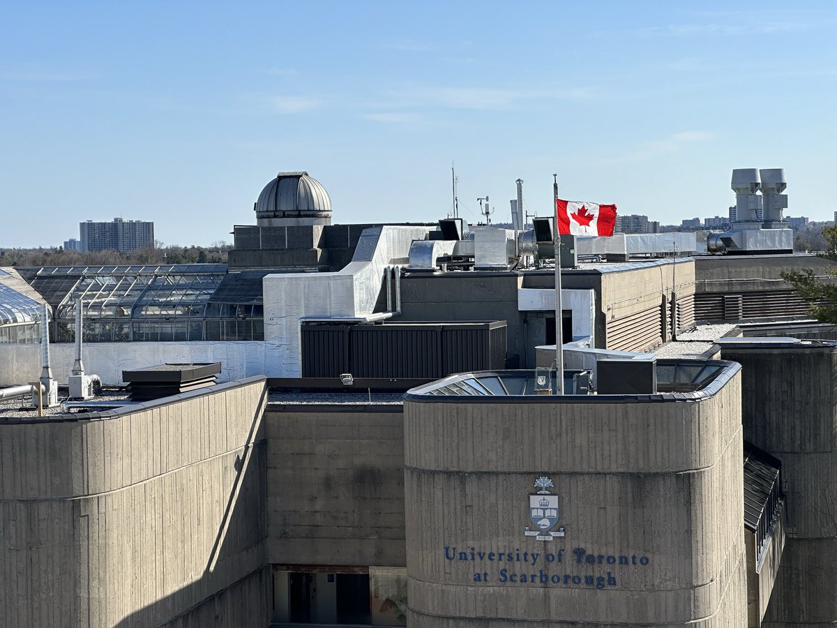 DanWeaver_ca's tweet photo. A new Canada flag is up at UTSC, 
flying above the Science Wing main entrance. 

The old flag blew away mid-February.

#UofT https://t.co/OlNSYL8WlC