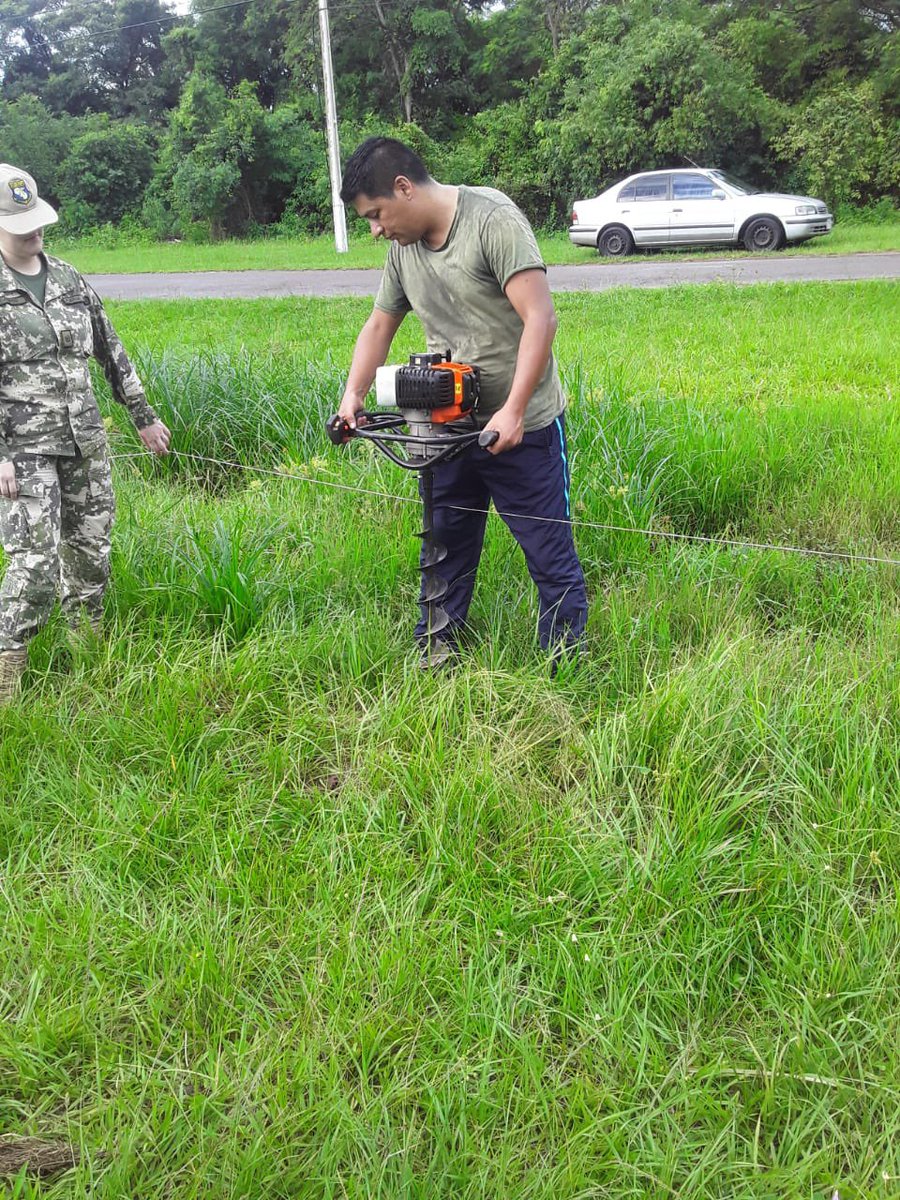 josealvarengab's tweet photo. 🌱 500 plantines para la Fuerza Aérea Paraguaya 🌱

📍Hoy realizamos la identificación de las áreas a ser plantadas con especies nativas de árboles forestales y frutales.

📍Jornada que contará con charlas previas de los cuidados culturales de las especies a ser plantadas y la importancia de los mismos.

📍 La plantación está marcada para el viernes 26 de abril.

“Plantar y cuidar un árbol es la mejor manera de generar conciencia” 🌳🌎

#medioambienteeby #adoptaunarbol