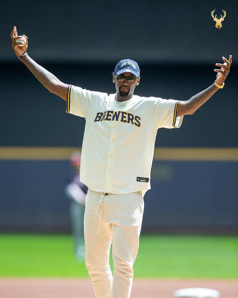 Bucks's tweet photo. "Bobby Portis, Milwaukee Brewers."

cc: @NBAonTNT https://t.co/osx3ntgDX3