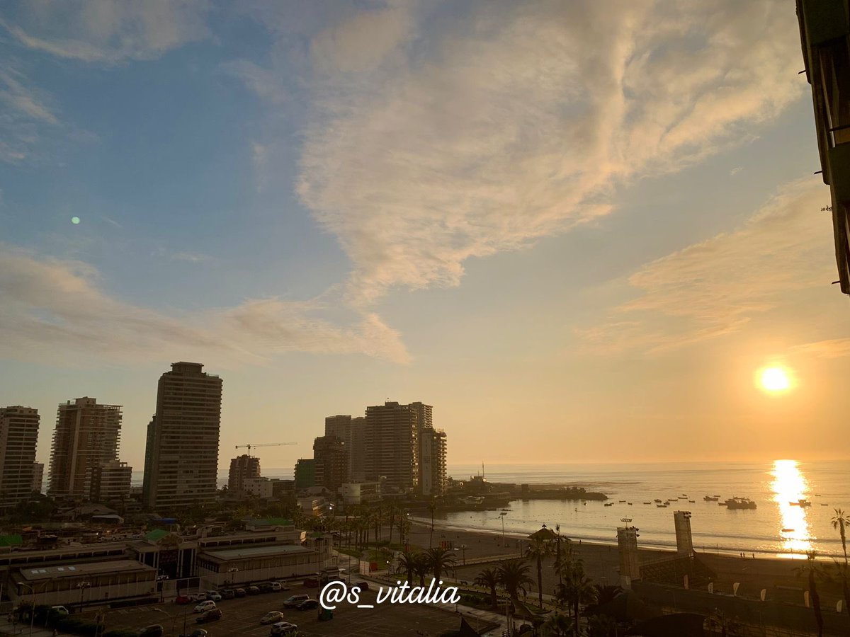 Salió el sol OoOoooo…🎶
#22Abril #atardecer #iquique #CarpeDiem #paz ☁️🌥️⛅️🌤️☀️