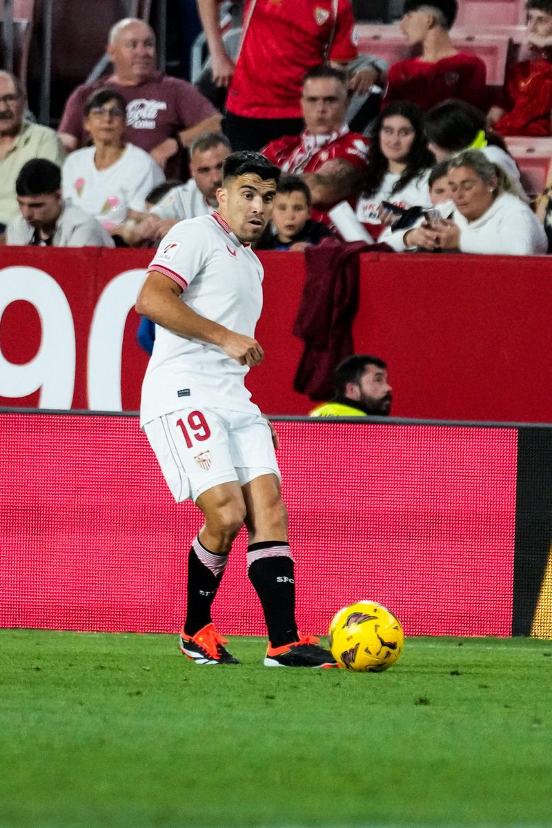 Buen triunfo en casa y contento de volver a estar 👊🏼⚽ Vamos @SevillaFC! #NuncaTeRindas