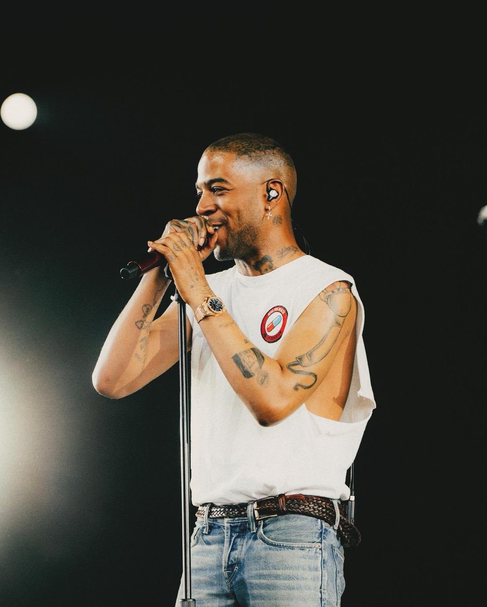 This was me right after the fall in the ambulance. All smiles like a G. No pain coulda stopped me from feelin the joy I felt from the show. To everyone who came out yesterday and has been checkin in on me and sendin love, I FUCKIN LOVE U!!! 🥹🙏🏾 Coachella, thats how we rage.…