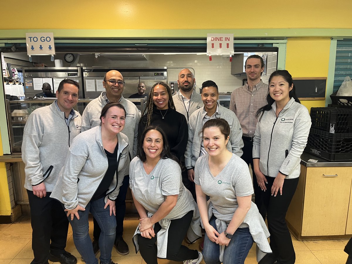 Oaktree's NY employees volunteered their time to prep food for distribution at @NYCommonPantry, an organization dedicated to reducing hunger and promoting dignity, health and self-sufficiency. #OurCommunitiesMatter