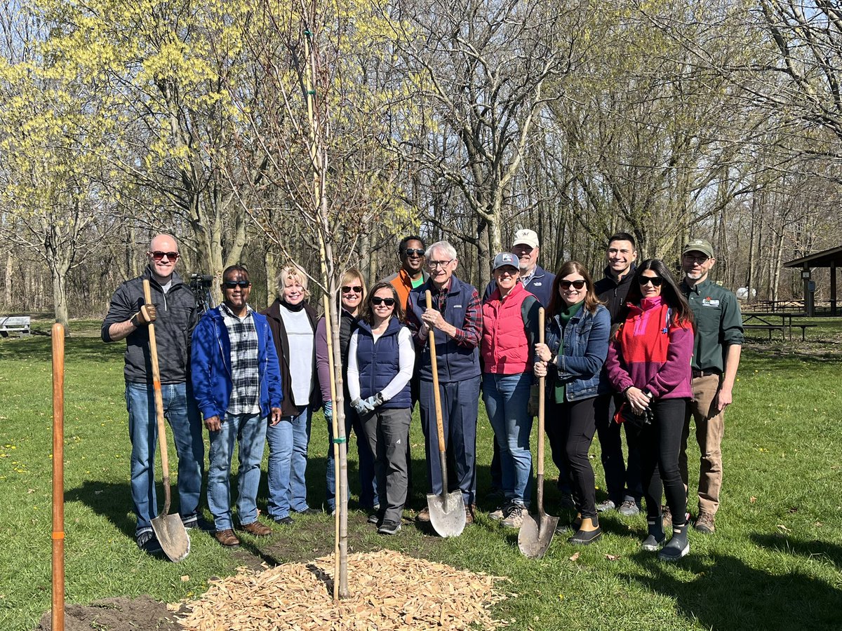 I can’t think of a better way to celebrate Earth Day than planting trees at Governor Nelson State Park for a day of service with my cabinet and members of our administration. Happy Earth Day, everybody!