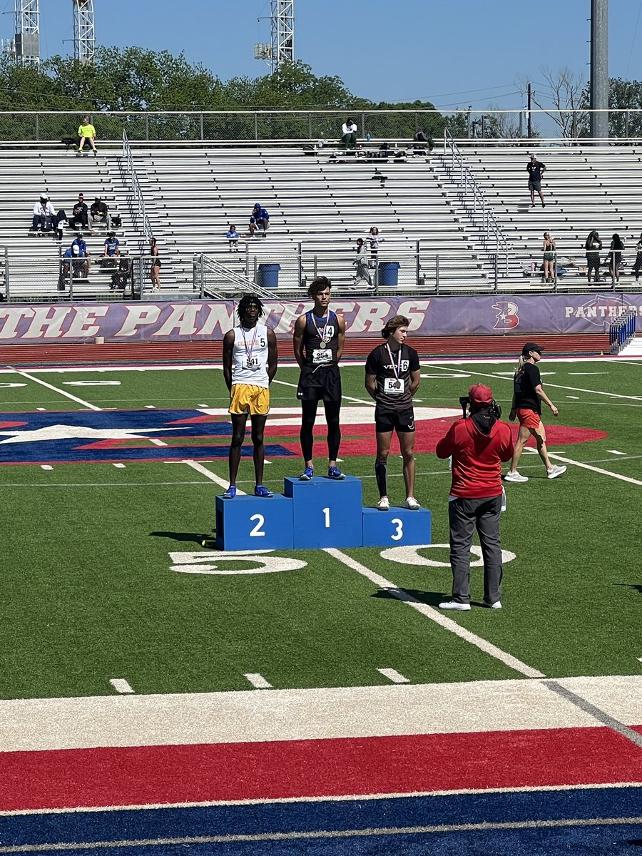 @GriffinSwayde finishes 2nd in the 200 with a time of 21.73 to qualify in his second event for the state track meet. Pretty good day at the office! #fastisfun #Aett #WeAllRow @LagoAthletics @LagoFootball @LagoVistaISD