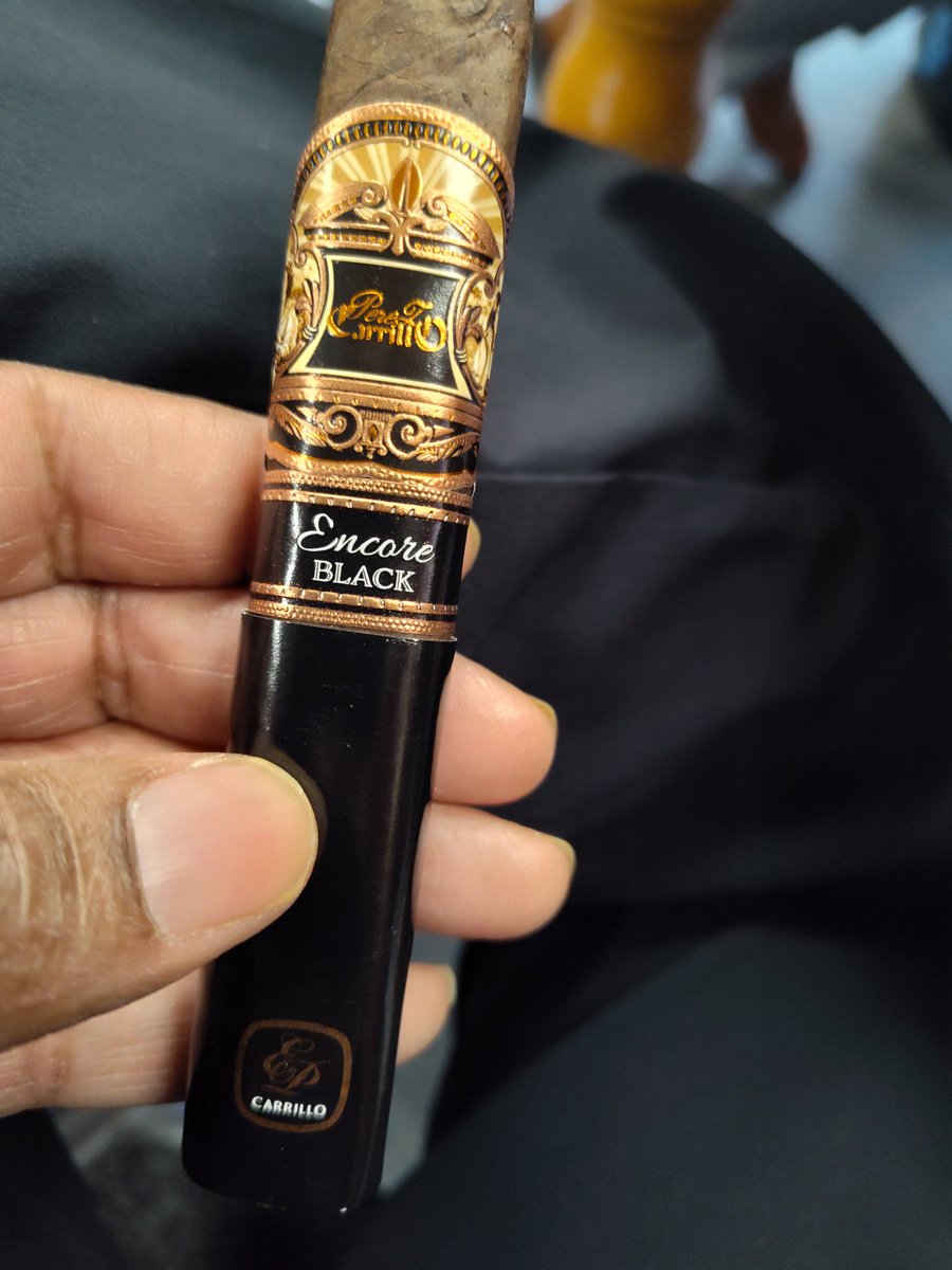 Let's try #cigars pledge Black #pssita