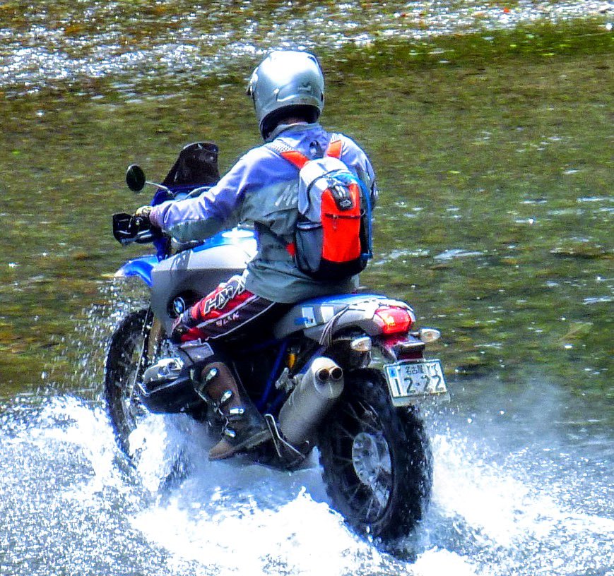 hashimotobike's tweet image. #人生を大きく変えた1台の乗り物はなんですか
#HP2

それまで国産中古ばかり乗っていましたが、どうしても欲しくて、注文してしまいました。
始めての高価なマシン、転倒は、気にしませんが、水没しならないようビビってます。
