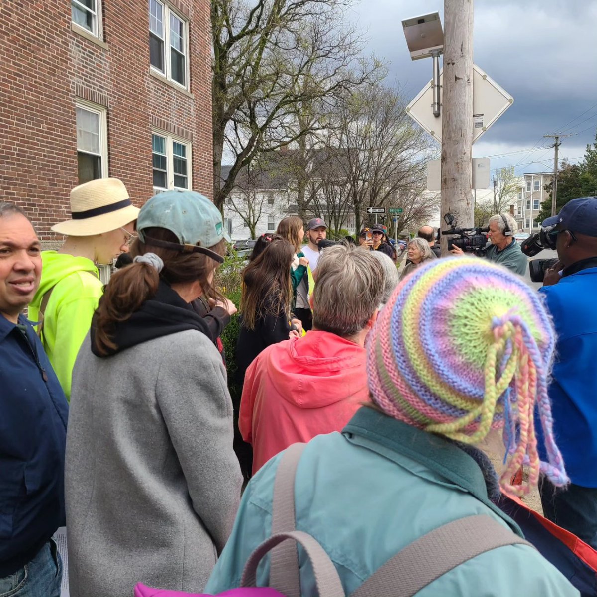 matt_leming's tweet photo. I was proud to join @CityLife_Clvu in a rally to support the tenants of 208 Main Street, who are facing a no-fault eviction after the purchase of their apartments by @charlesgate and another LLC. Homes are where our neighbors live, not a return on investment. https://t.co/ivCmdvhgKN