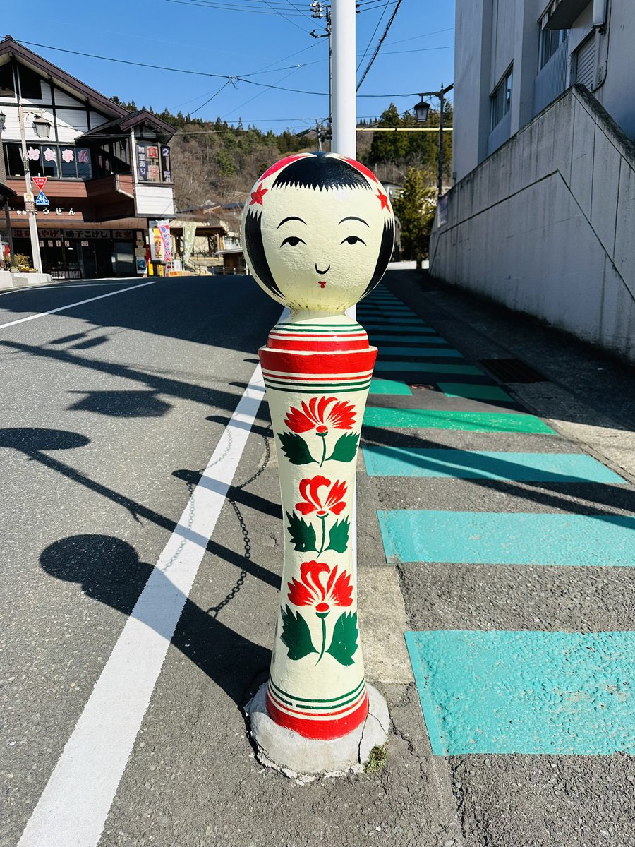 #Kokeshi wooden dolls are the traditional craft in #NarukoOnsen. The hot springs were first discovered in 837. Recommend this charming resort town off the beaten path. 

foodsaketokyo.com/2024/04/22/nar…

#foodsaketohoku #Miyagi #Tohoku #foodsaketokyo #鳴子温泉　♨️ #東北