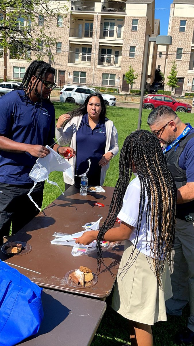 CityOfDallas's tweet image. 🗺️ Celebrating Earth Day with District 14! Attendees enjoyed activities like kite making, music, food, giveaways while supporting enviornmental protection.

#EarthDay2024 #everydayisearthday