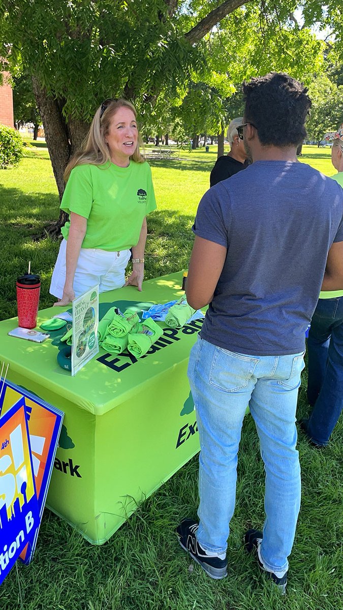 CityOfDallas's tweet image. 🗺️ Celebrating Earth Day with District 14! Attendees enjoyed activities like kite making, music, food, giveaways while supporting enviornmental protection.

#EarthDay2024 #everydayisearthday