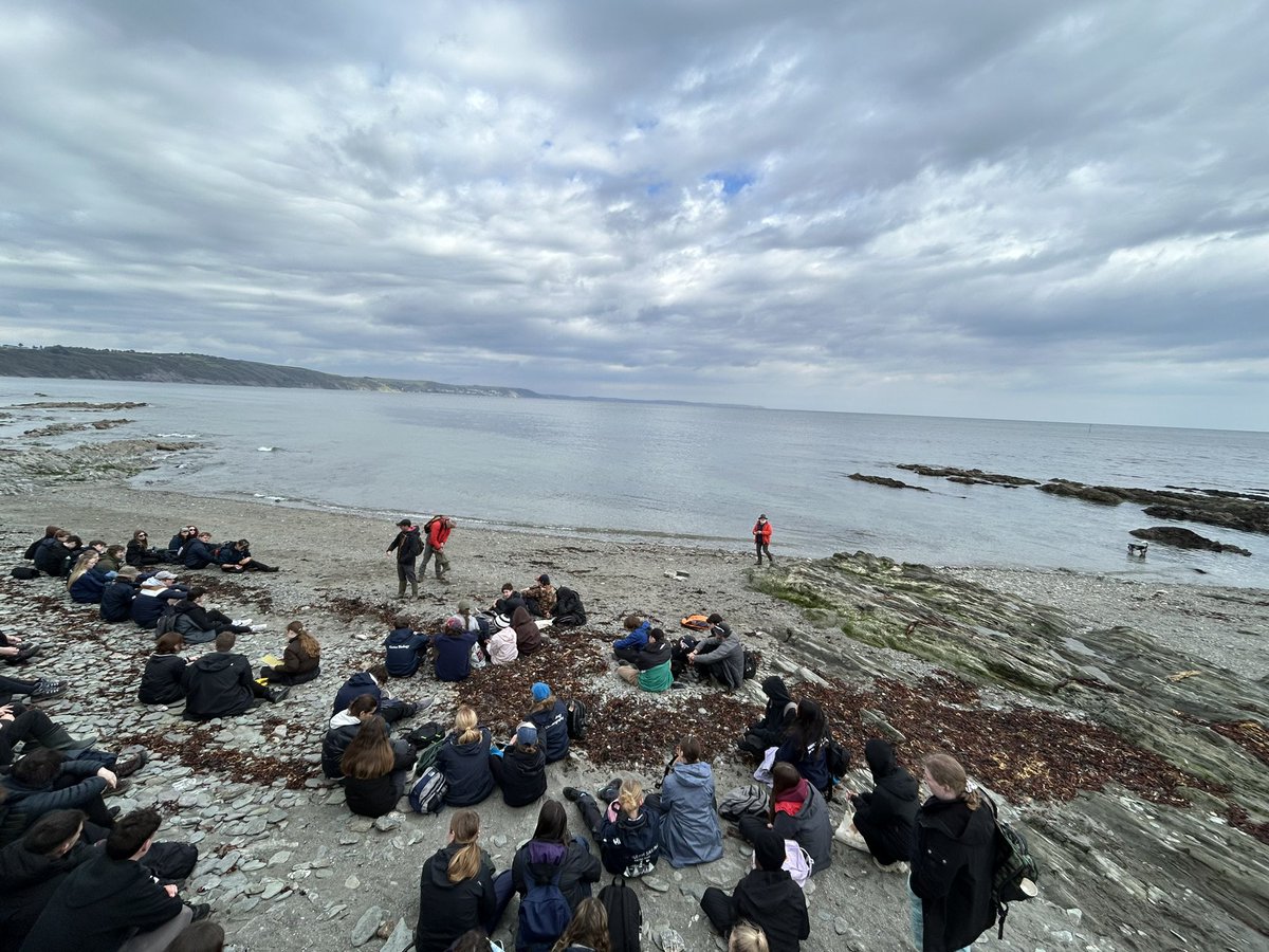 Great start to the @PlymUni first year marine biology field course - the sun shone for most of it too 🌞🦀 @plymbiolmarsci #marinebiology