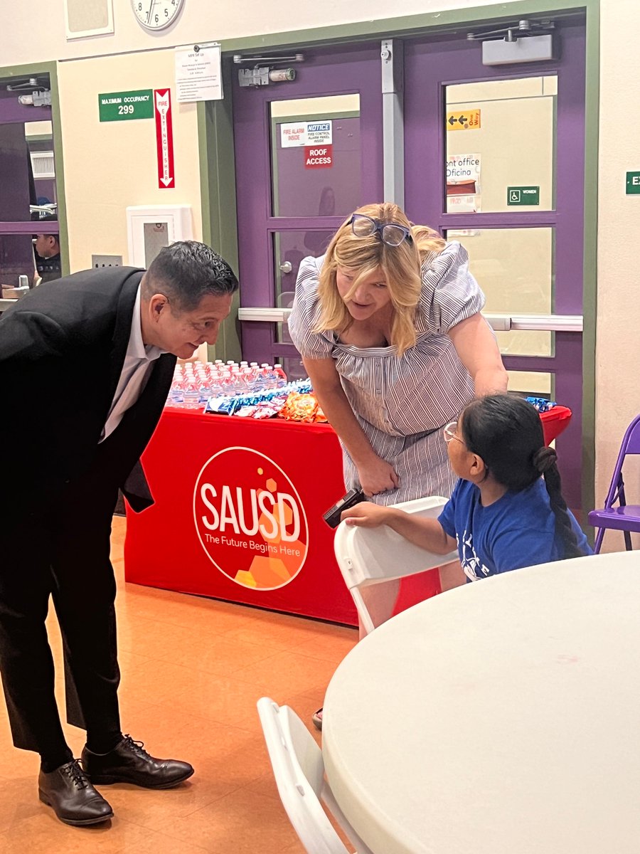 🗣📝 #SAUSD is continuing to hold listening sessions aimed at gathering student feedback on the #SAUSDGraduateProfile - Here are photos from a recent session at Heroes Elementary School. 

#WeAreSAUSD #SAUSDBetterTogether