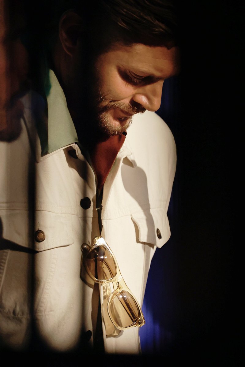 Super fun night thanks to the amazing <a href="/JusInBelloCon/">JusInBelloCon</a> staff, guests, fans and jib ladies！Esp. my queen <a href="/serendipityhope/">daniela chiusa</a> ❤️❤️ thank you all so much! I'll be able to better express my gratitude after tomorrow, my brain froze now 😭 before bed here's some delicious #JensenAckles ...