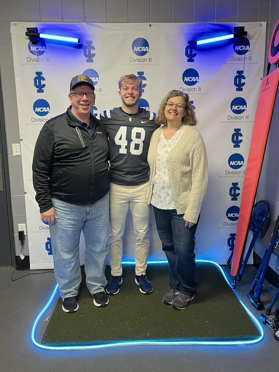 selee_carson's tweet photo. A big thank you to @IC_Football @CoachDeFrisco @CoachSalerno27 for a great visit! Also, I remembered to take pictures this time https://t.co/T6tMcMugMT