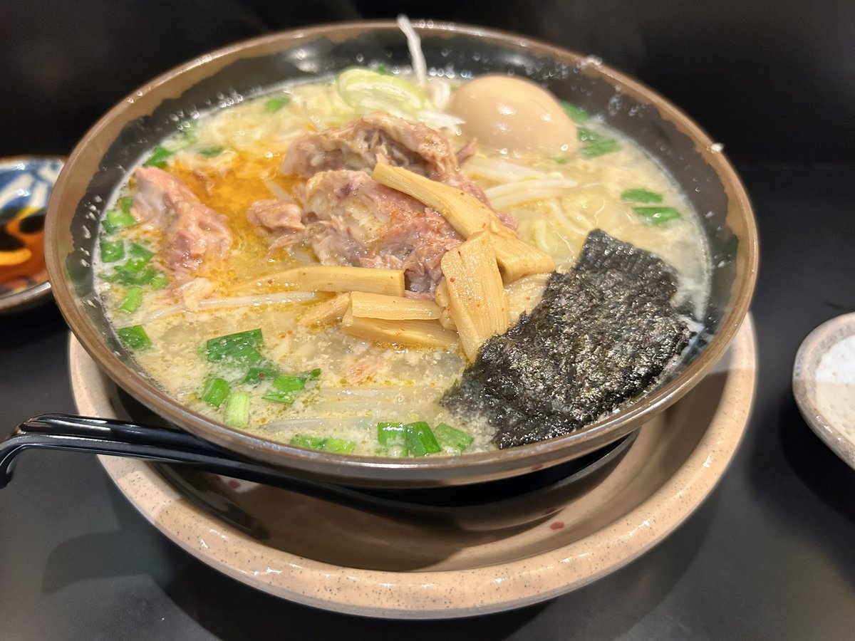 #これを見た人は無言でラーメンの写真を載せる