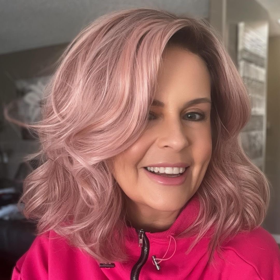 Donna looks so glam in our Vero wig in Watermelon-R 😍

#alopecia #alopeciawigs #hairloss #cancer #cancerwig #alternativehair #wig #wigs #syntheticwig #wigmaker #wigstyling #wiginstall #wiglook #femalehairloss #breastcancer #hair #cosplaywig #baldgirl #althair #foryou #fyp