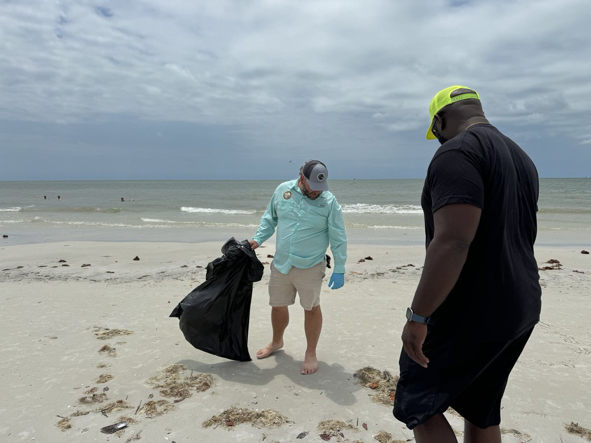There was a great turnout for the Earth Day beach cleanup, which I was happy to collaborate on with the Fort Myers Beach City Council and Congressman Donald’s office. #resilientswfl #fmb #earthday #swfl