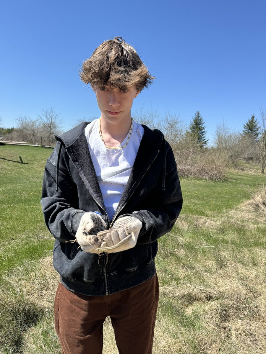 PJ Students' Council (@pjcsc) on Twitter photo Great day for a tree plant! Over 200 trees planted today. A special thank you to Chuck Beach for his hard work in making this event happen. #e3 #EarthDay2024 <a href="/CobbGriffin/">Griffin Cobb</a> <a href="/GEDSB/">Grand Erie District School Board</a> Great day for a tree plant! Over 200 trees planted today. A special thank you to Chuck Beach for his hard work in making this event happen. #e3 #EarthDay2024 <a href="/CobbGriffin/">Griffin Cobb</a> <a href="/GEDSB/">Grand Erie District School Board</a>