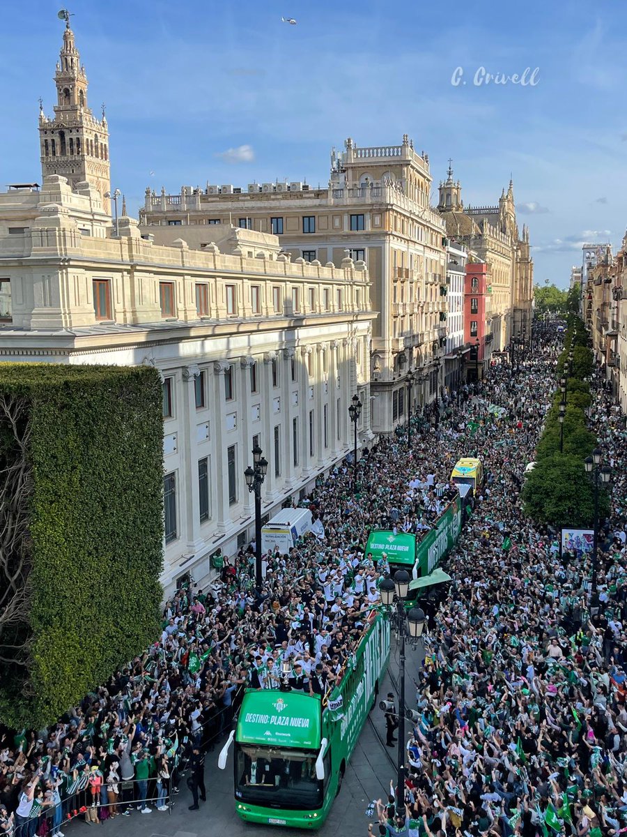 Danibetis1's tweet photo. 2 años de la mejor noche de la historia de Sevilla 💚 https://t.co/lq848diNMW