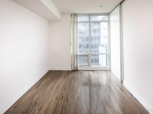 1 Bed 1 Bath condo in Toronto Waterfront.

480 Sqft. Small pets only. 

Featuring beautiful kitchen cabinetry with granite counter tops and a stainless steel backsplash.

The balcony is facing CN tower.

4 Spadina Avenue. Toronto, ON M5V 3Y9 

$2450

Kindly call (647)946 4137