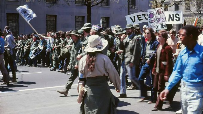 #OTD 1971: Fifty Vietnam veterans associated with #VVAW, marched to the Pentagon to turn themselves in as war criminals based on their actions, failure to report, or not trying to stop war crimes during the #VietnamWar. The veterans were turned away. #OperationDeweyCanyonIII