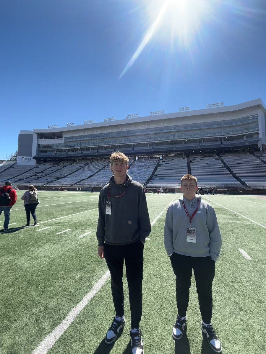 loganknapp86's tweet photo. Had a great time at WAZZU! Go Cougs!! 
@WhitworthN @CoachDickert @CoachMalone18 @CoachDiazR @tayylorlong @arbuckle_ben https://t.co/111FTTCZN9