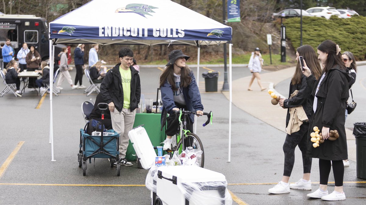 EC_Observer's tweet image. MULTIMEDIA -

Saturdays Spring Week Block Party included balloon animals, some very adorable farm animals, airbrush tattoos, and photo opts! To view more exclusive images visit endicottobserver.com or use the QR code! 

#ecgulls #endicottcollege #endicottobserver