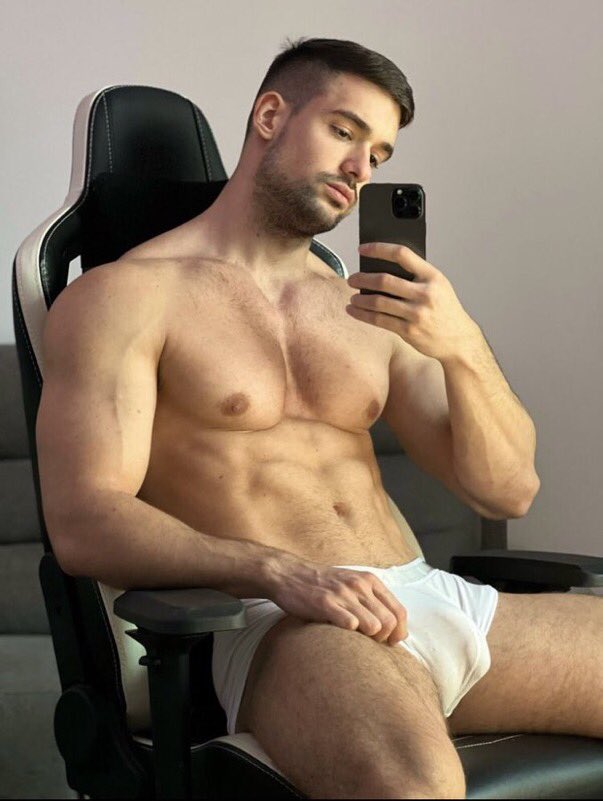 niccolo_nerix's tweet photo. Come and make me hard 😜 https://t.co/sYuLP8OxNb