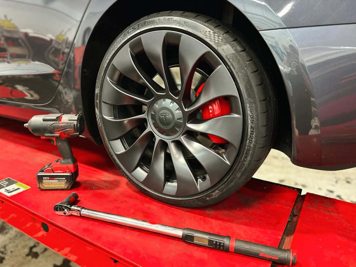 SVperf's tweet photo. Finishing up install of some new tires on this Tesla Model 3 Performance. 👨‍🔧

Customer had hit a pot hole and damaged his tire needing replacements. Mount, balance and alignment✅

#svperformance #tireshop #autorepair #vehiclealignment #vehiclemaintenance #tesla #teslamodel3 https://t.co/MwkjErKJk9