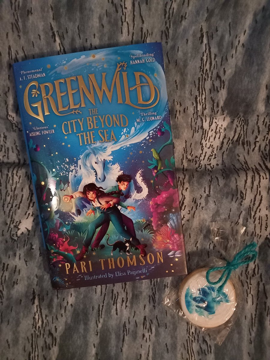 Travelling tomorrow, with @PariThomson's #GreenwildTheCityBeyondTheSea which publishes 23rd May, and is the sequel to one of my absolute favourite children's books, as my companion. Il be on an unforgettable adventure within another! Thank you so much @MacmillanKidsUK publicists!