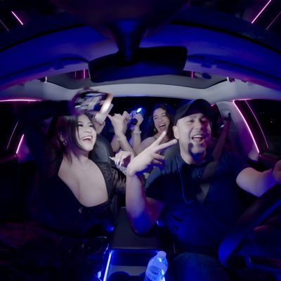 Tesla_Karaoke's tweet photo. #NewProfilePic https://t.co/syyPageuAU