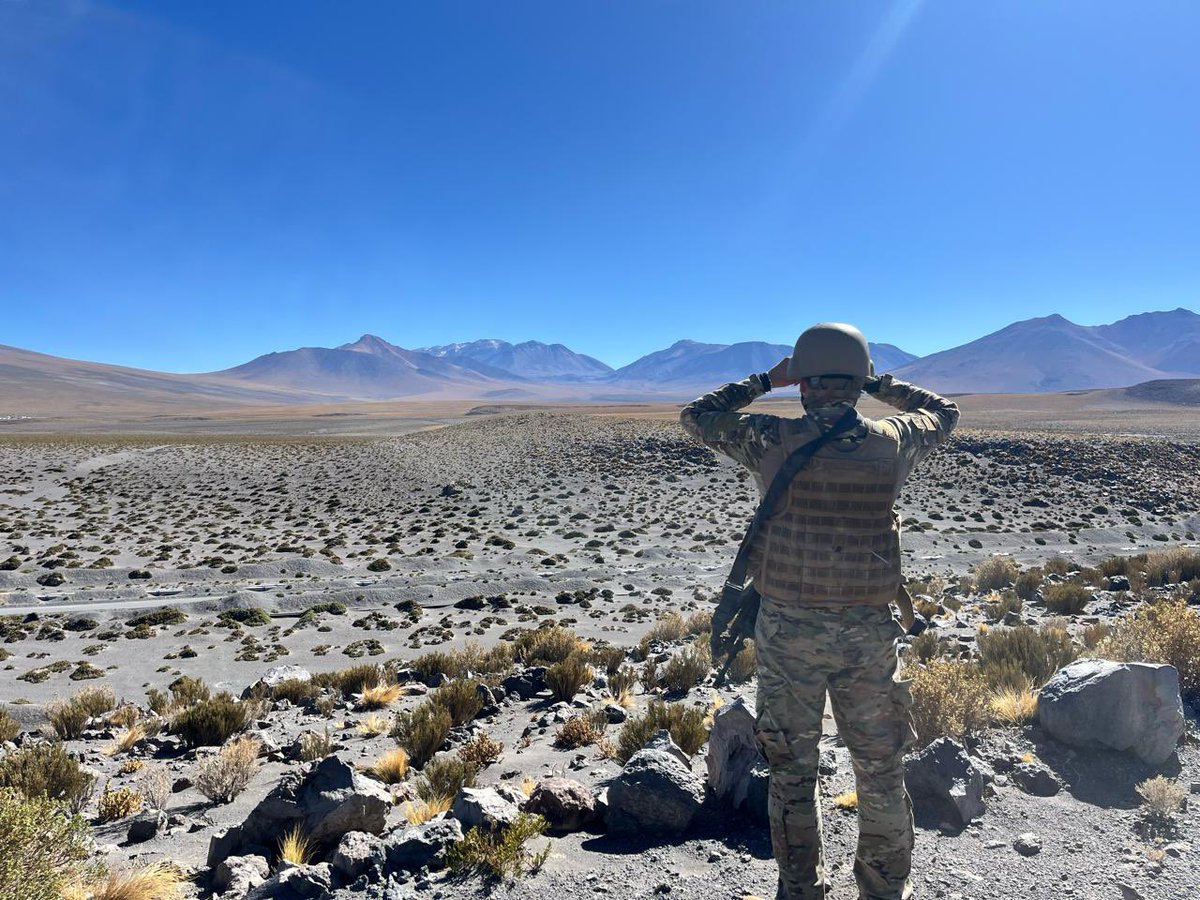 ▶️¡Seguimos trabajando para reforzar la seguridad en la frontera norte! 👉Nuestras Fuerzas Armadas incrementaron un 40% el despliegue militar de patrullajes y controles 🚚⚠️en las regiones de Arica y Parinacota, de Tarapacá y de Antofagasta✅