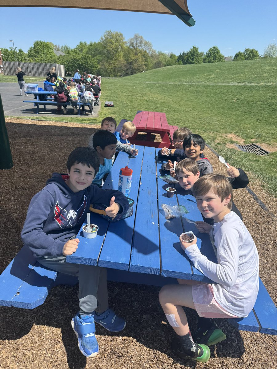 Dirt cup treat in honor of Earth Day! 🌎