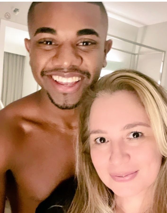 vaidesmaiar's tweet photo. A mãe da Alane inclusive tirou foto com Davi https://t.co/QzUcfJLroy