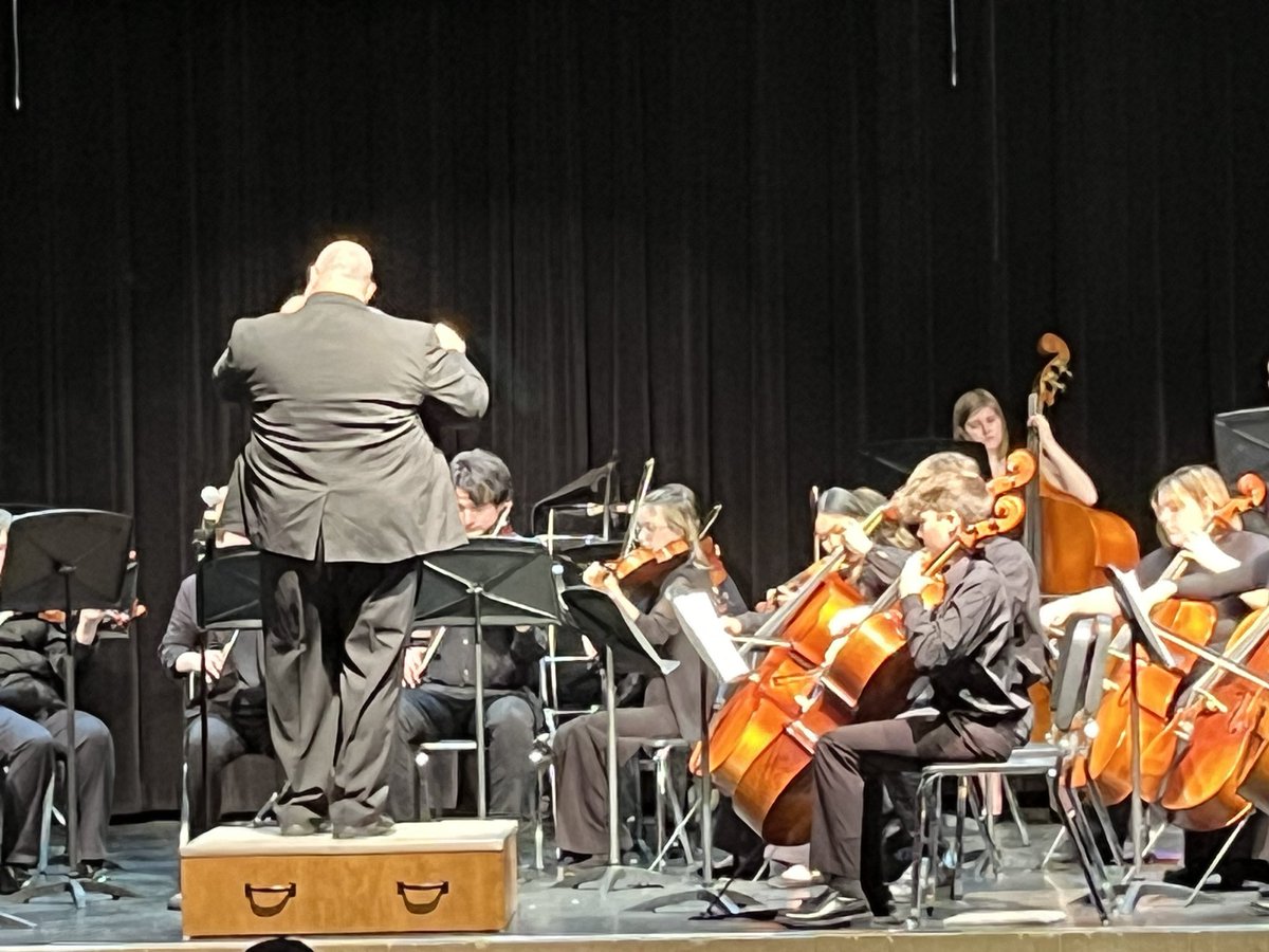 That 3rd seat cello is my FRESHMAN daughter keeping up with the big kids in her high school orchestra. #cellogirl #prouddad @ConnerHigh