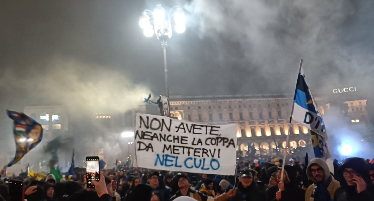 Non avete neanche la coppa da mettervi nel culo ⚫🔵